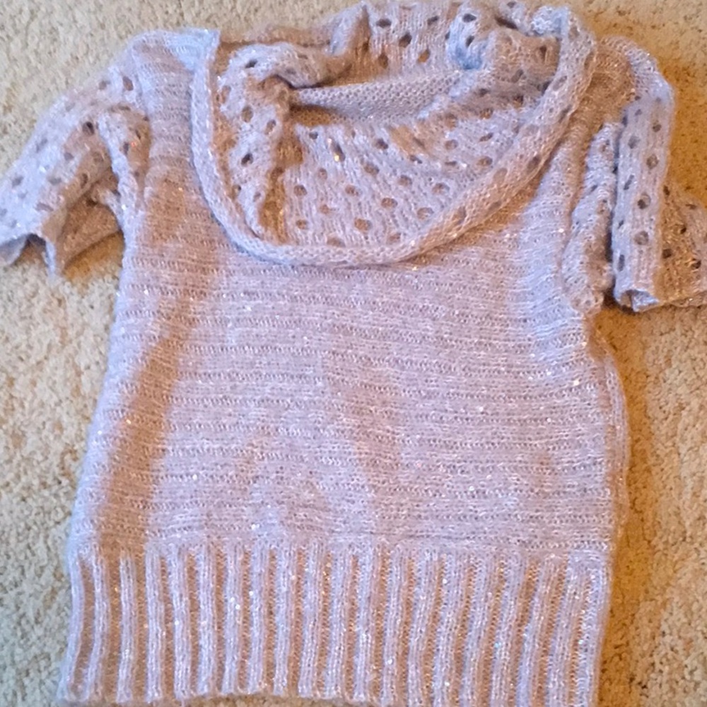 Short sleeve sweater